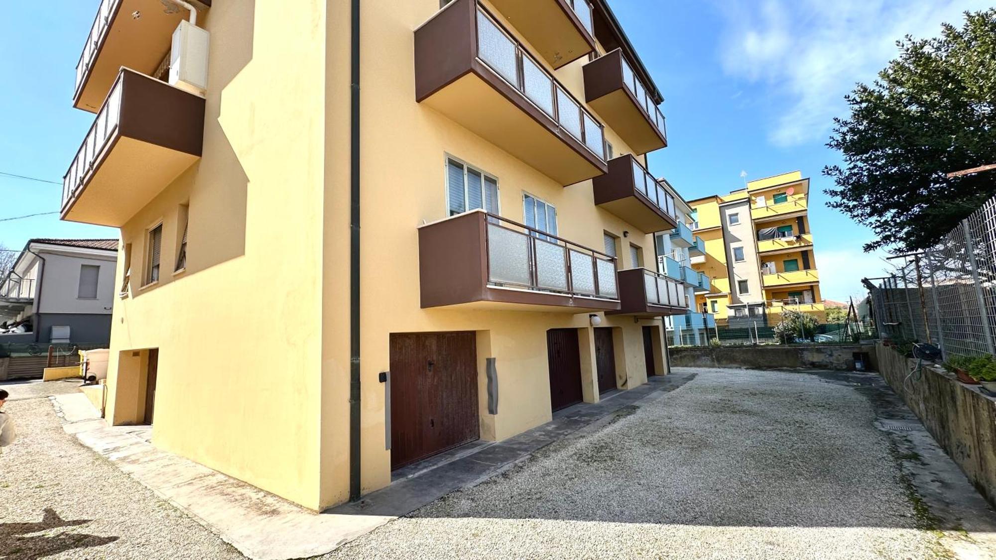 Se041 - Senigallia, Quadrilocale Accessoriato A 150mt Dal Mare *